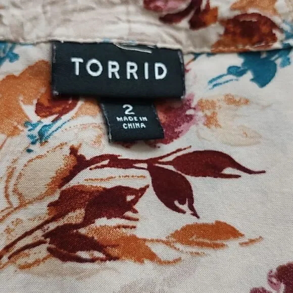 TORRIDĀ ChallisāButtonāFrontāDolmanāSleeveāTopāSizeā2 - Picture 3 of 7